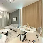 Modern 2 Bhk Apt In Dubai